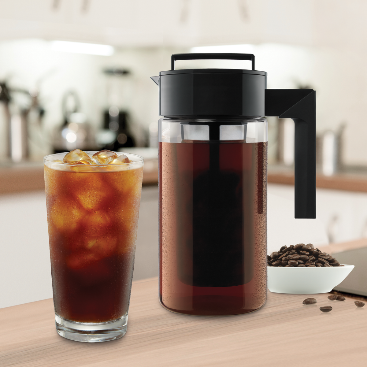 cold-brew-coffee-maker-l4 10310-ColdBrewCoffeeMaker-1qt-lifestyle2.png
