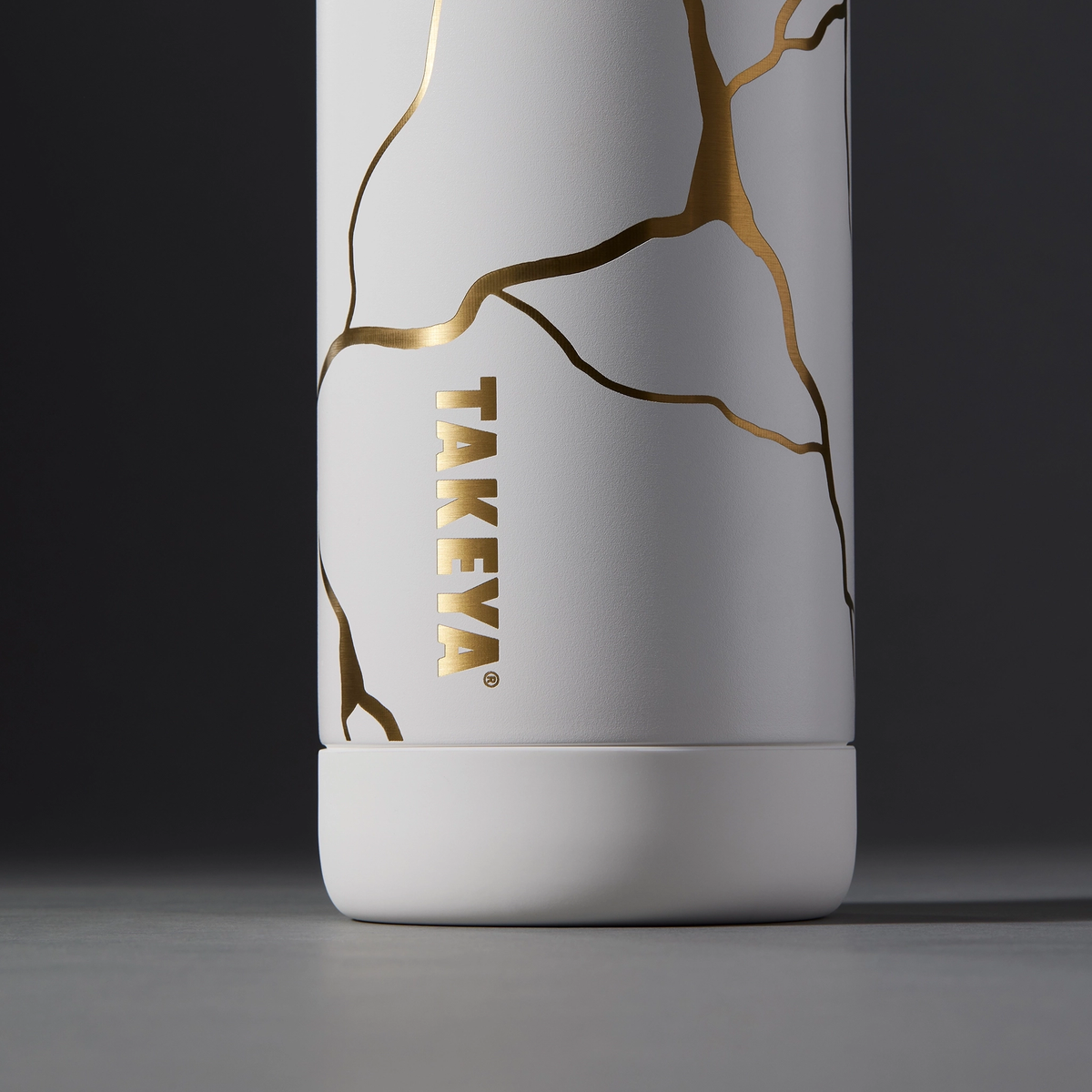 kintsugi-water-bottle-with-straw-lid-u7 51389-TK_HO25_Kintsugi_Takeya9236_Crop.png