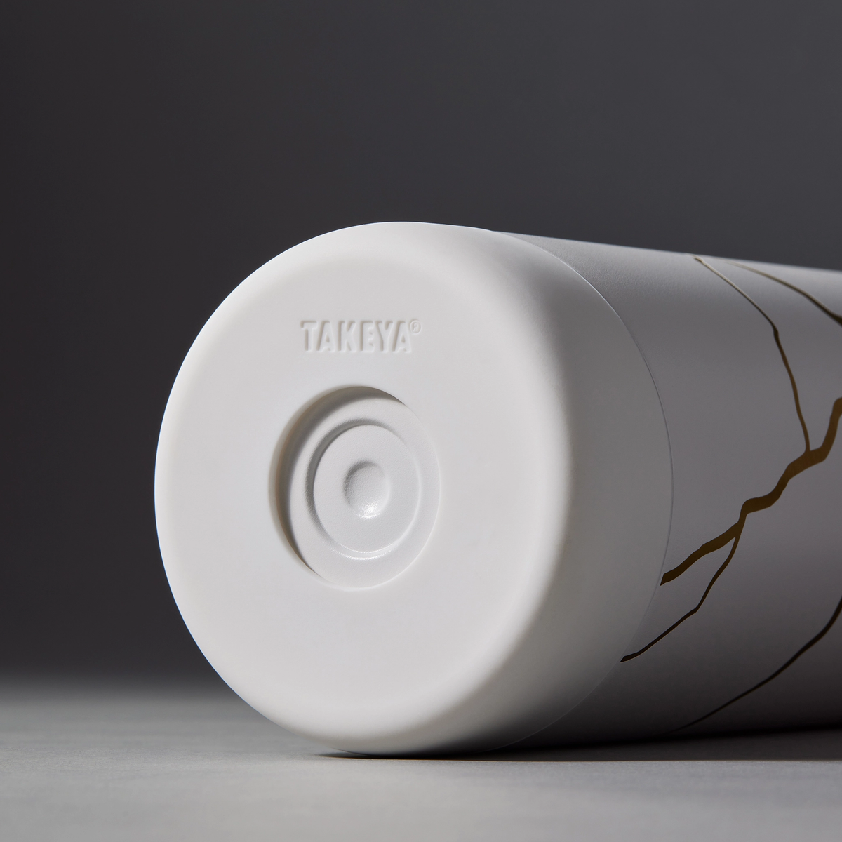 kintsugi-water-bottle-with-straw-lid-u7 51389-TK_HO25_Kintsugi_Takeya9255.png