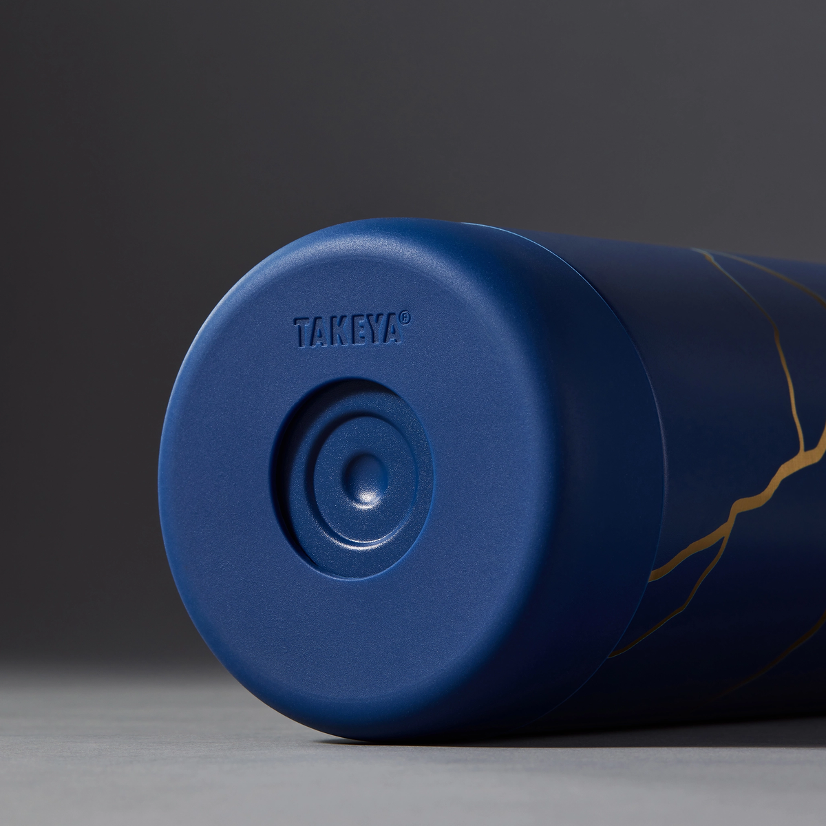 kintsugi-water-bottle-with-spout-lid-e0 51390-TK_HO25_Kintsugi_Takeya9249.png